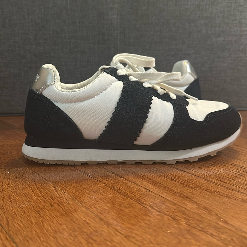 J Crew Minimalist Style Sneaker (women’s)